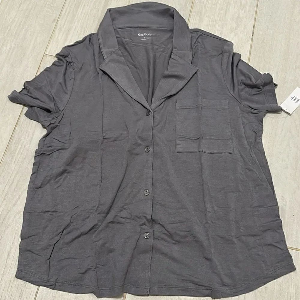 NWT soft gap lounge top small